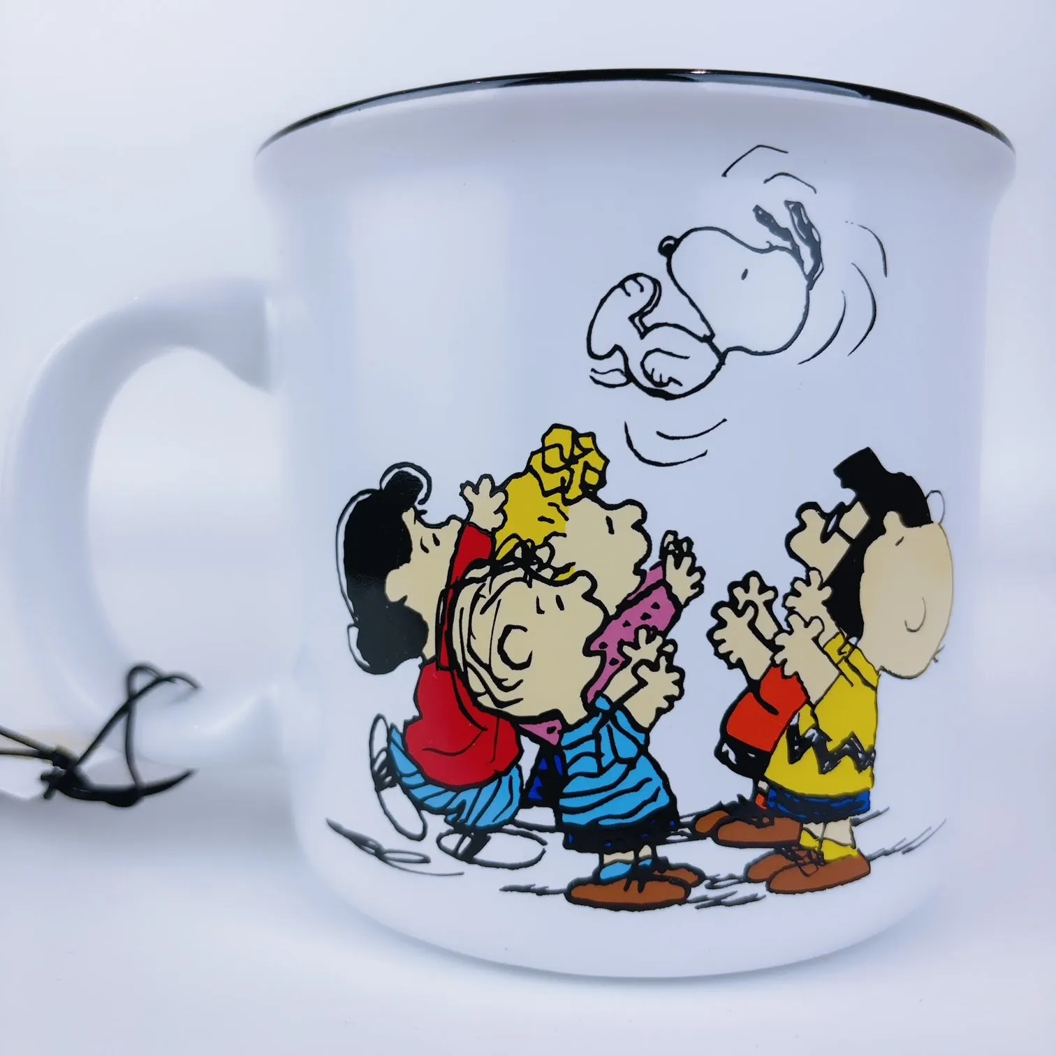 Peanuts Charlie Brown and friends Gathering Together Tossing Snoopy Stoneware Big Coffee Mug Cup 21 oz