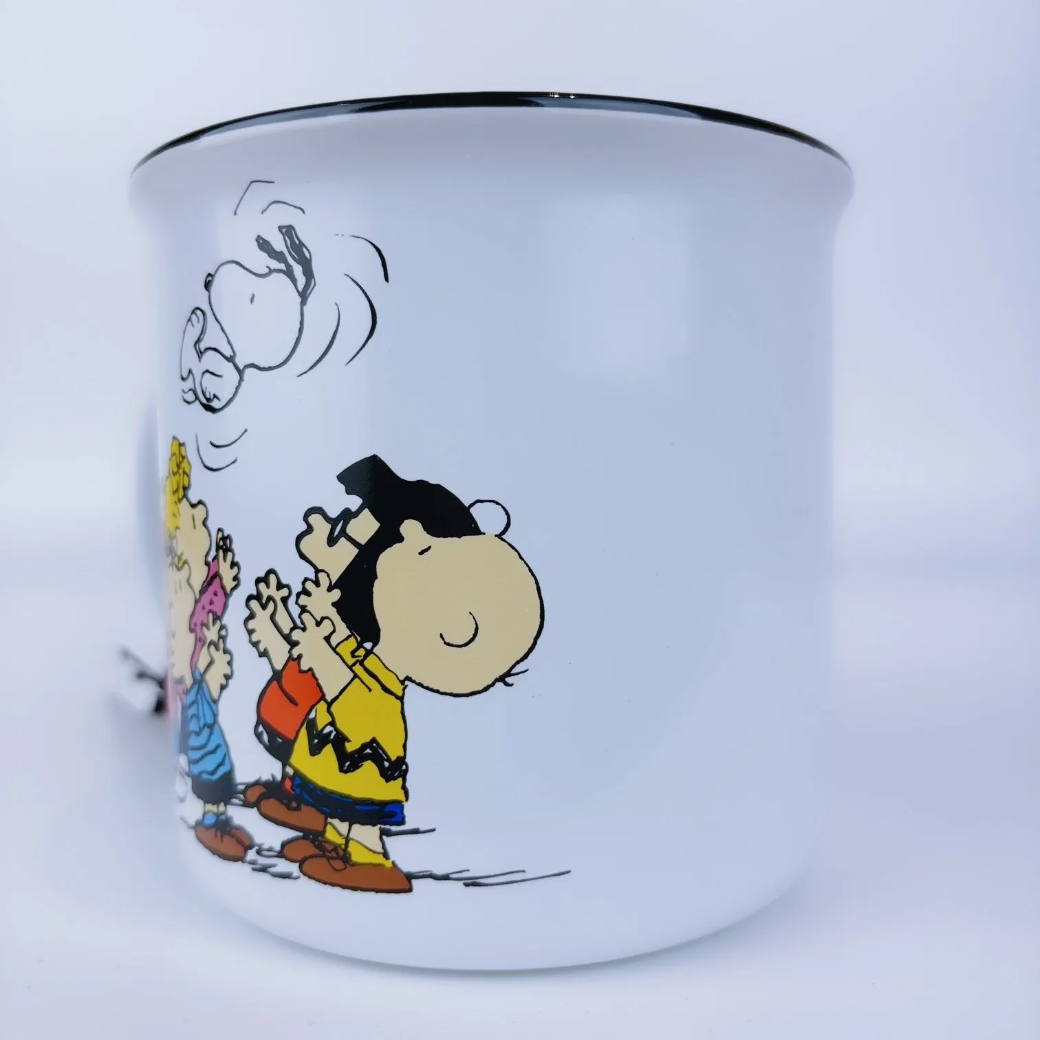 Peanuts Charlie Brown and friends Gathering Together Tossing Snoopy Stoneware Big Coffee Mug Cup 21 oz