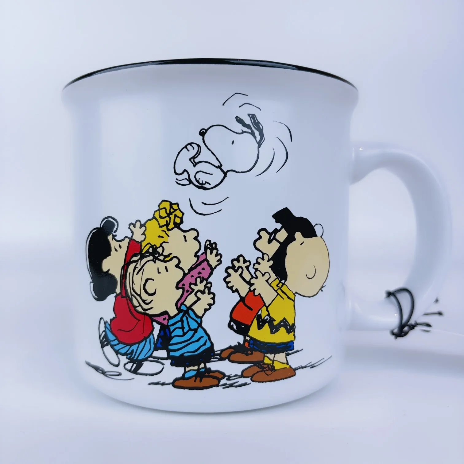 Peanuts Charlie Brown and friends Gathering Together Tossing Snoopy Stoneware Big Coffee Mug Cup 21 oz